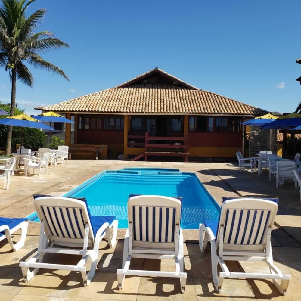 Área de lazer junto à piscina